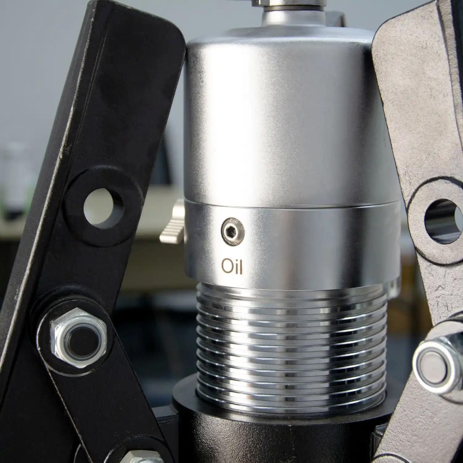 G9672 30 Ton Hydraulic Bearing Puller with Integrated Pump - Image 3