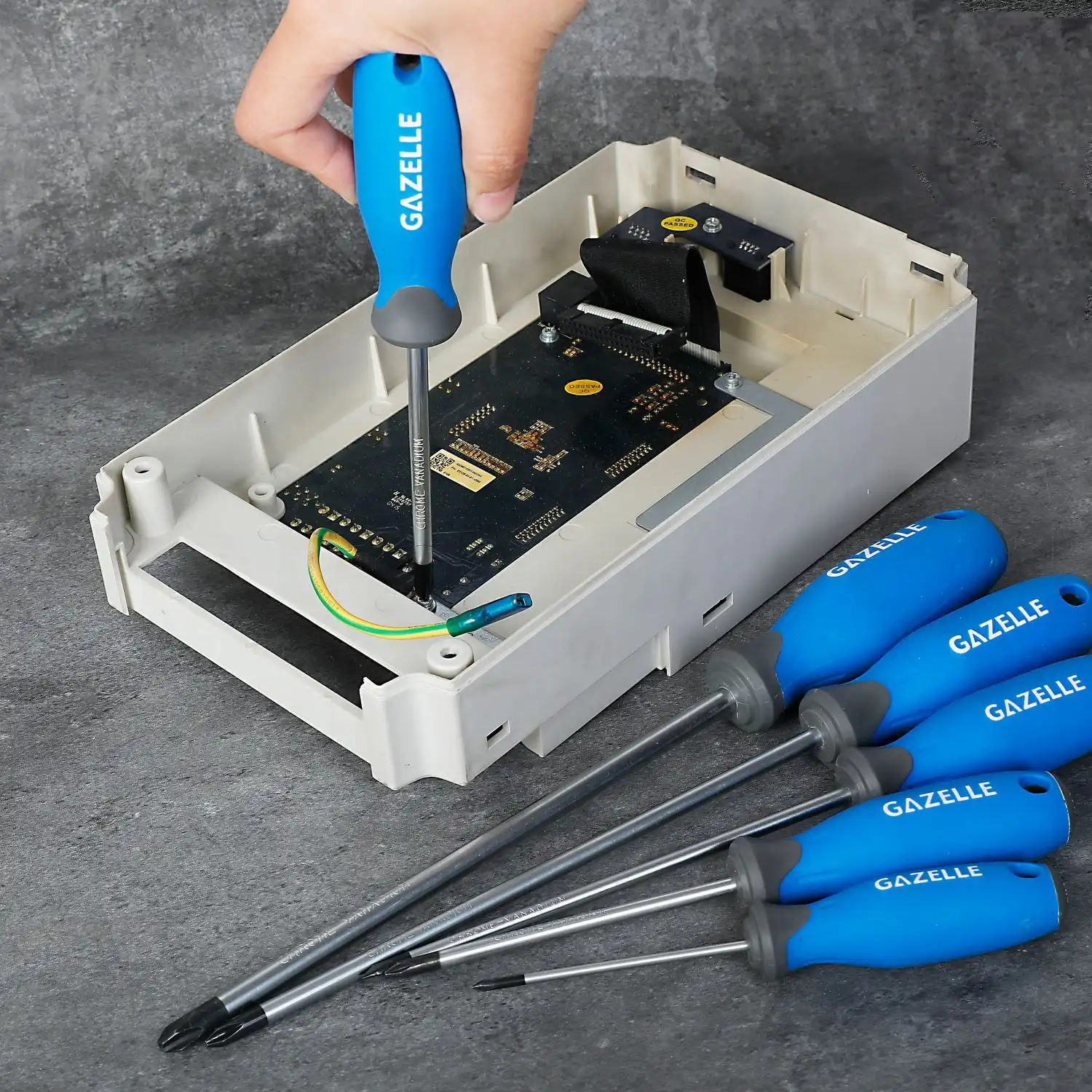 G80282 Slotted Screwdriver Set, 6-Pieces - Image 3